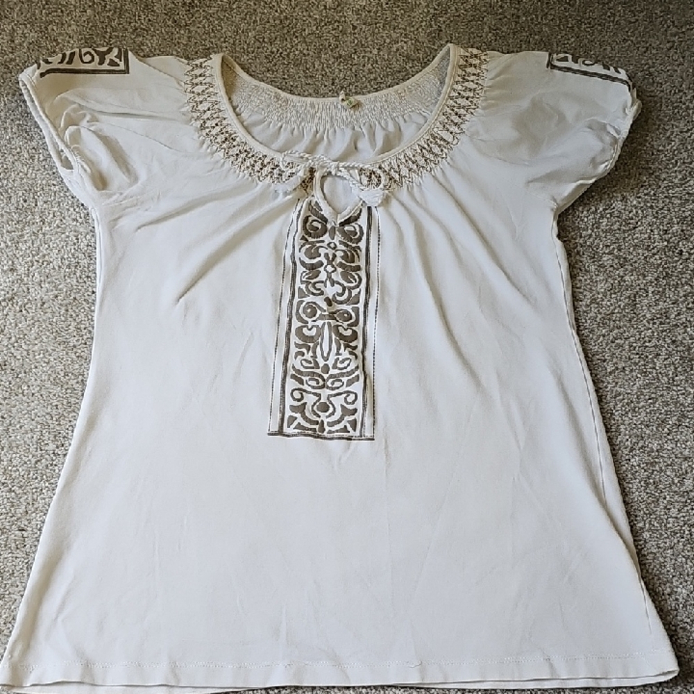 Elegant White Embroidered Women's Top